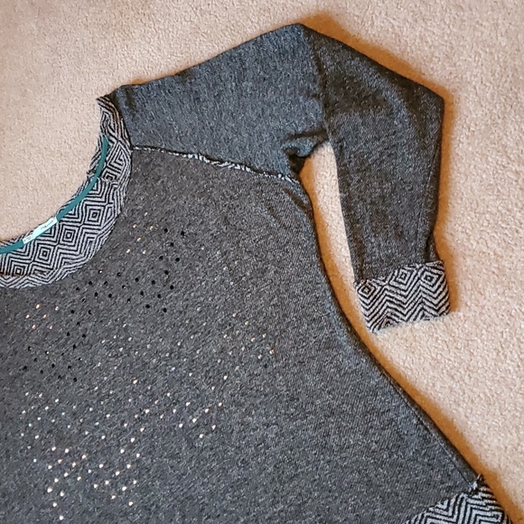 Maurices gray sweatshirt with black chevron print on edges size 1X - Picture 7 of 16